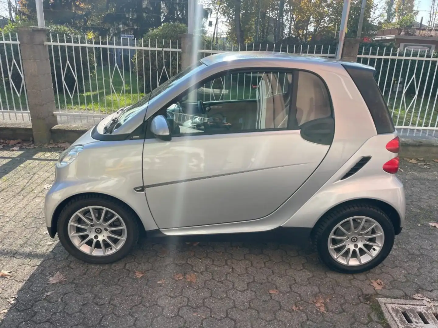 smart forTwo 1000 52 kW coupé pure Grau - 2