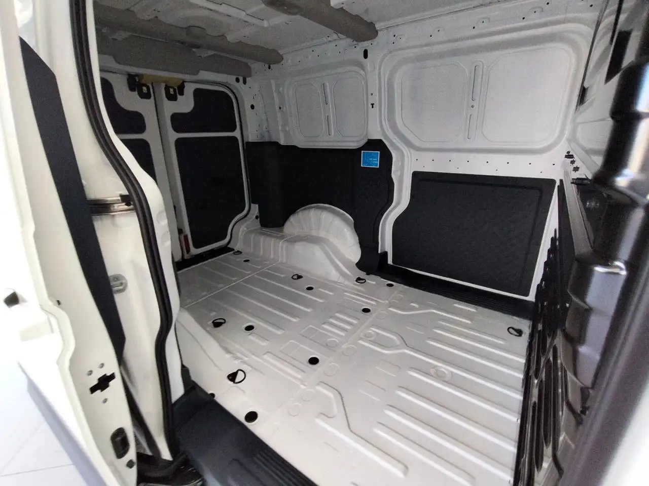 Kia PV5 Cargo 2026 — фото 14