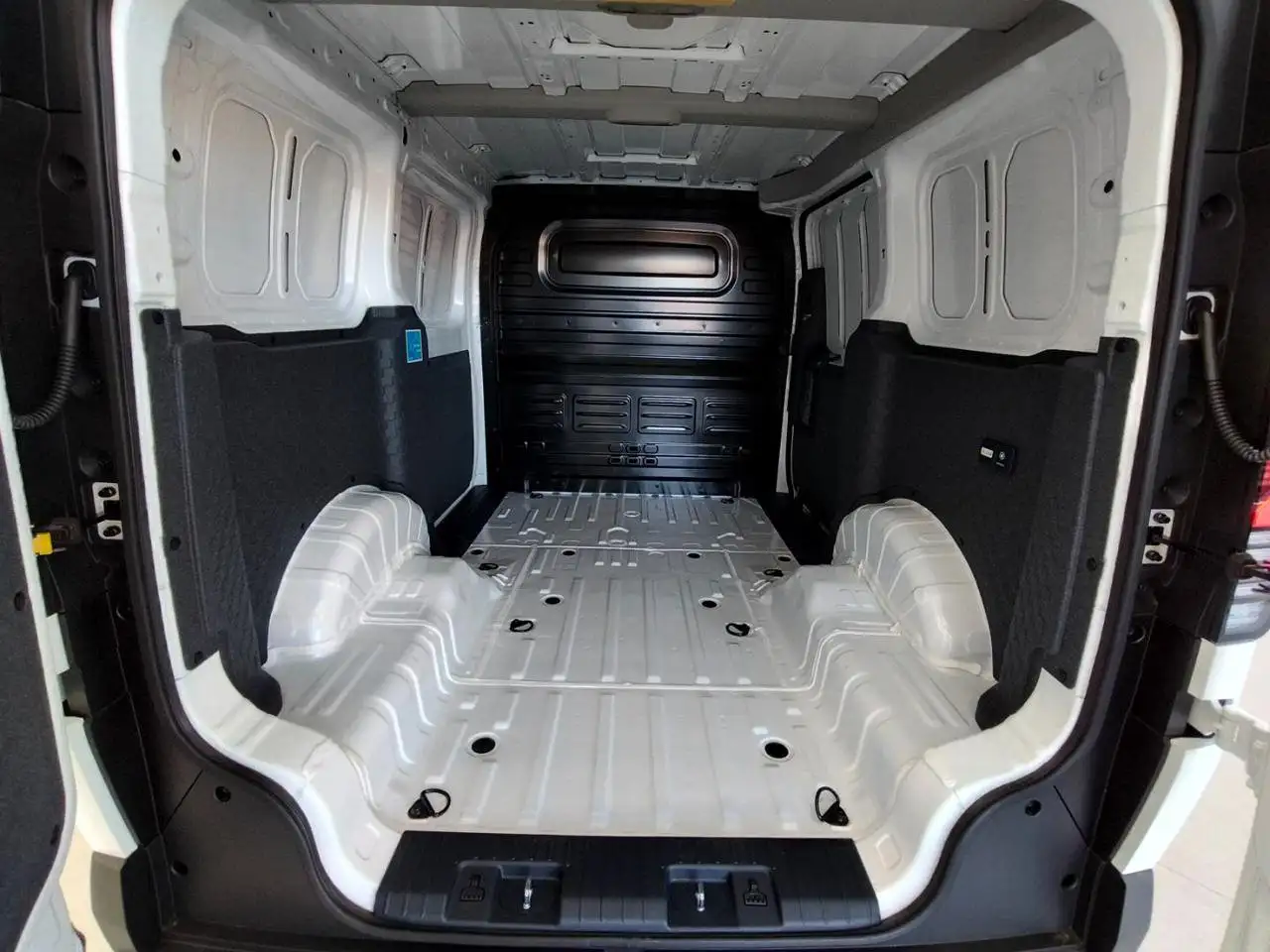 Kia PV5 Cargo 2026 — фото 15