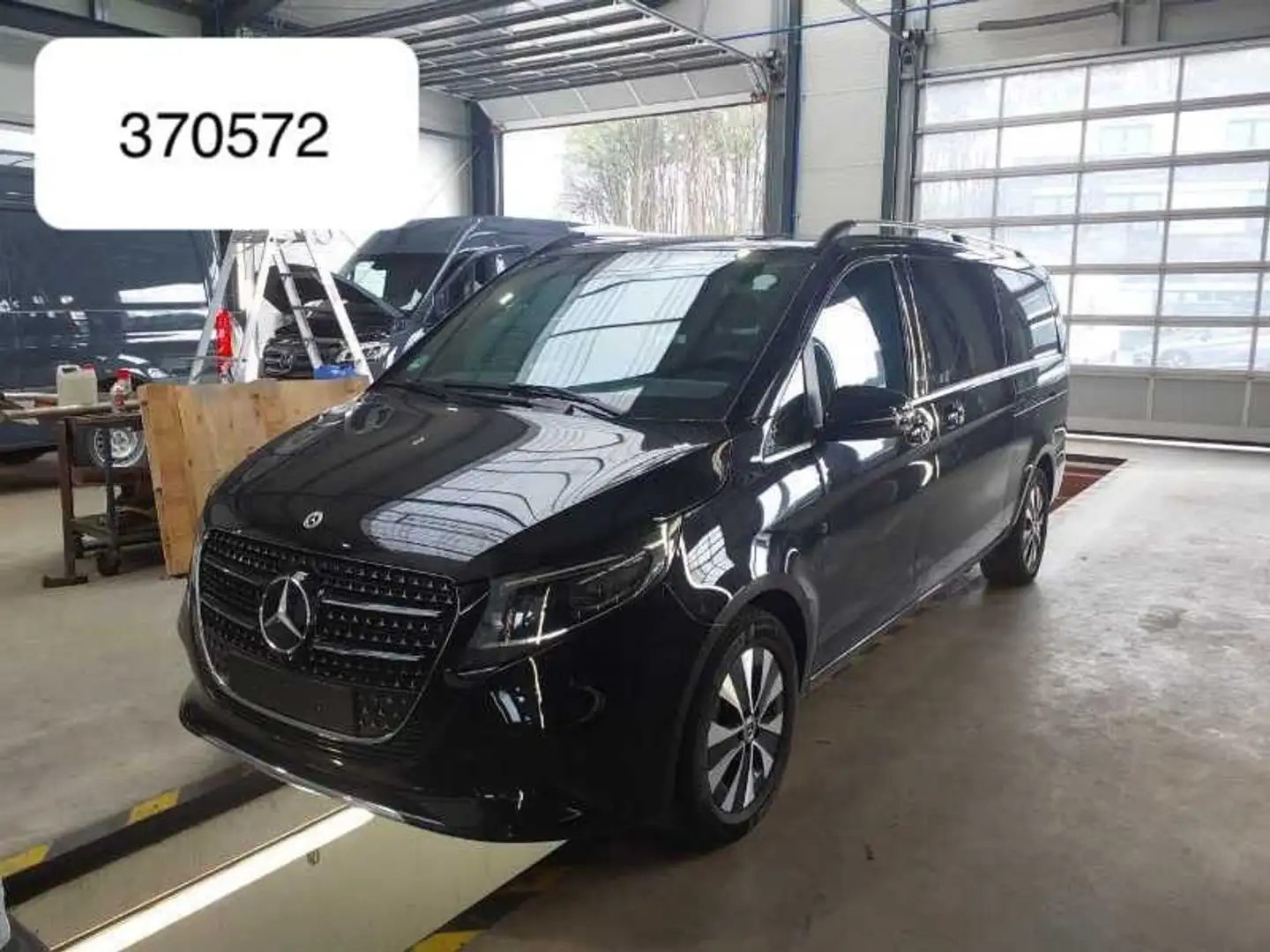Mercedes-Benz V 300 Extralang neues Modell Avantgarde Distroni Schwarz - 1