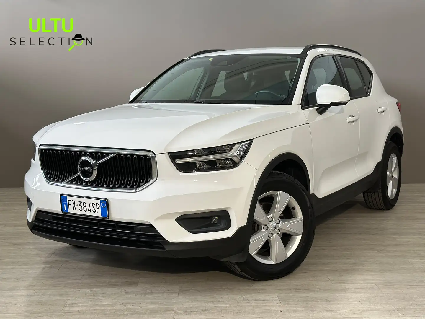 Volvo XC40 2.0 D3 Business 150CV Bianco - 1