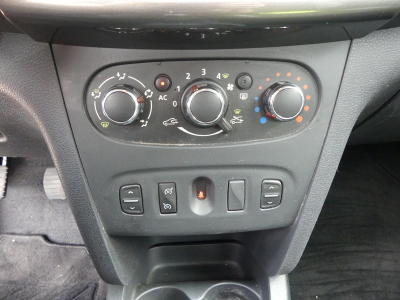 Dacia Sandero II Stepway Prestige — photo 12