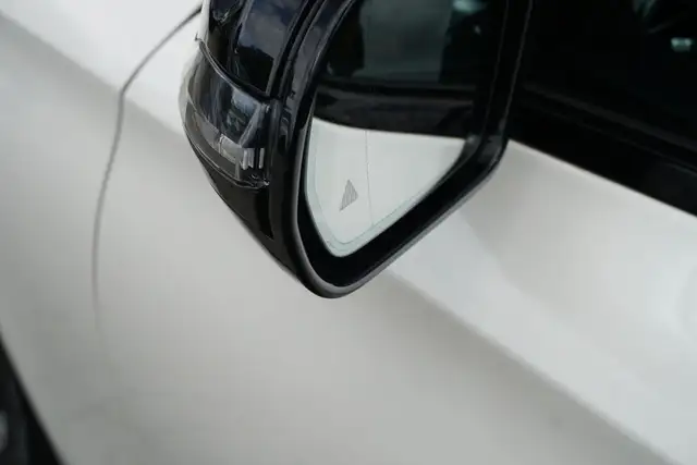 Mercedes-Benz E-Class view 15