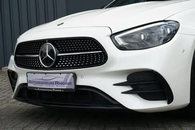 Mercedes-Benz E-Class view 9