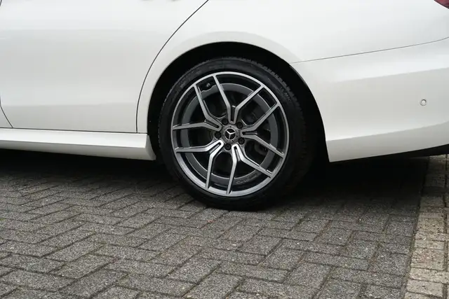 Mercedes-Benz E-Class view 14