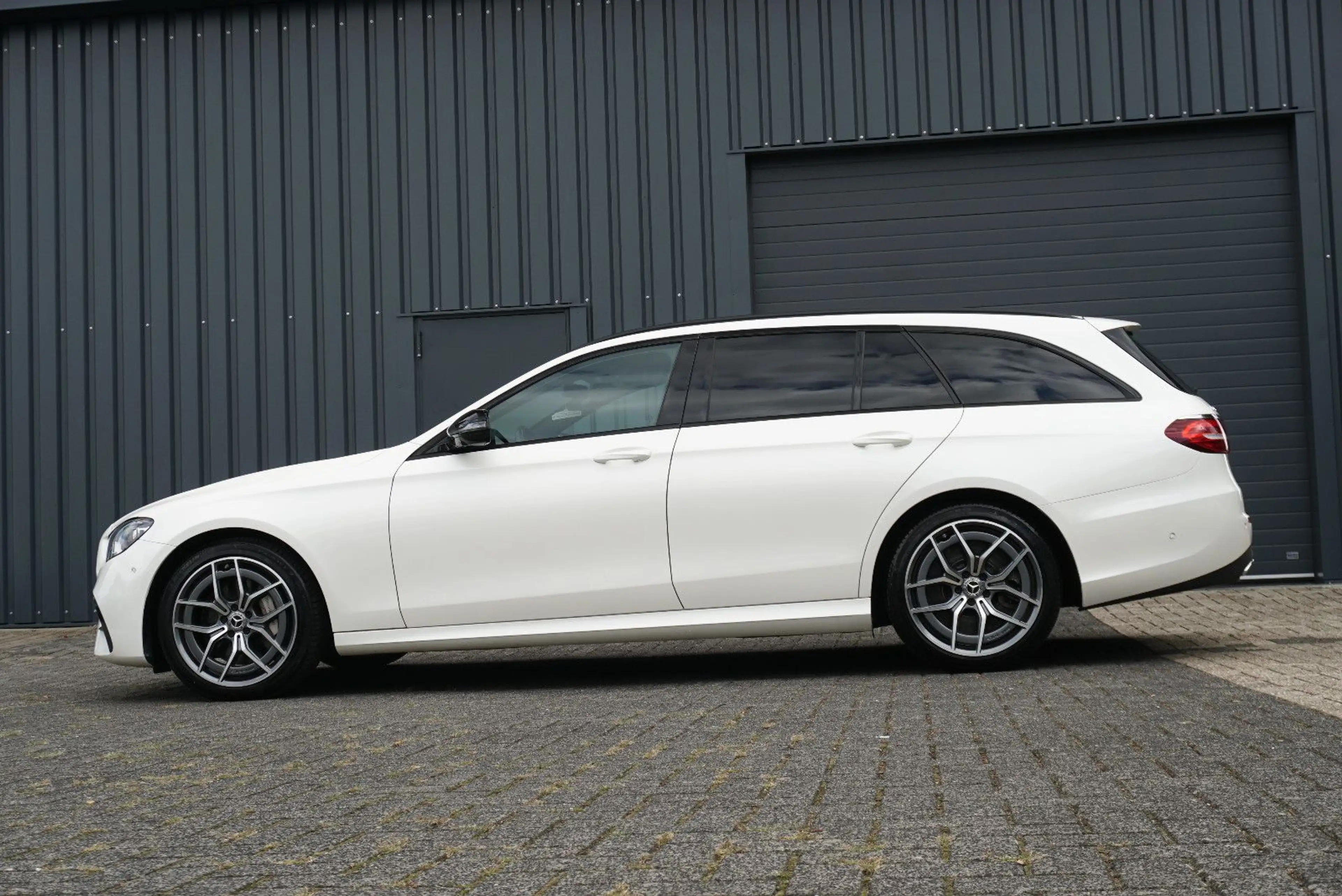 Mercedes-Benz E 450 T 4Matic AMG Night PANO ACC Multibeam 360° — photo 4