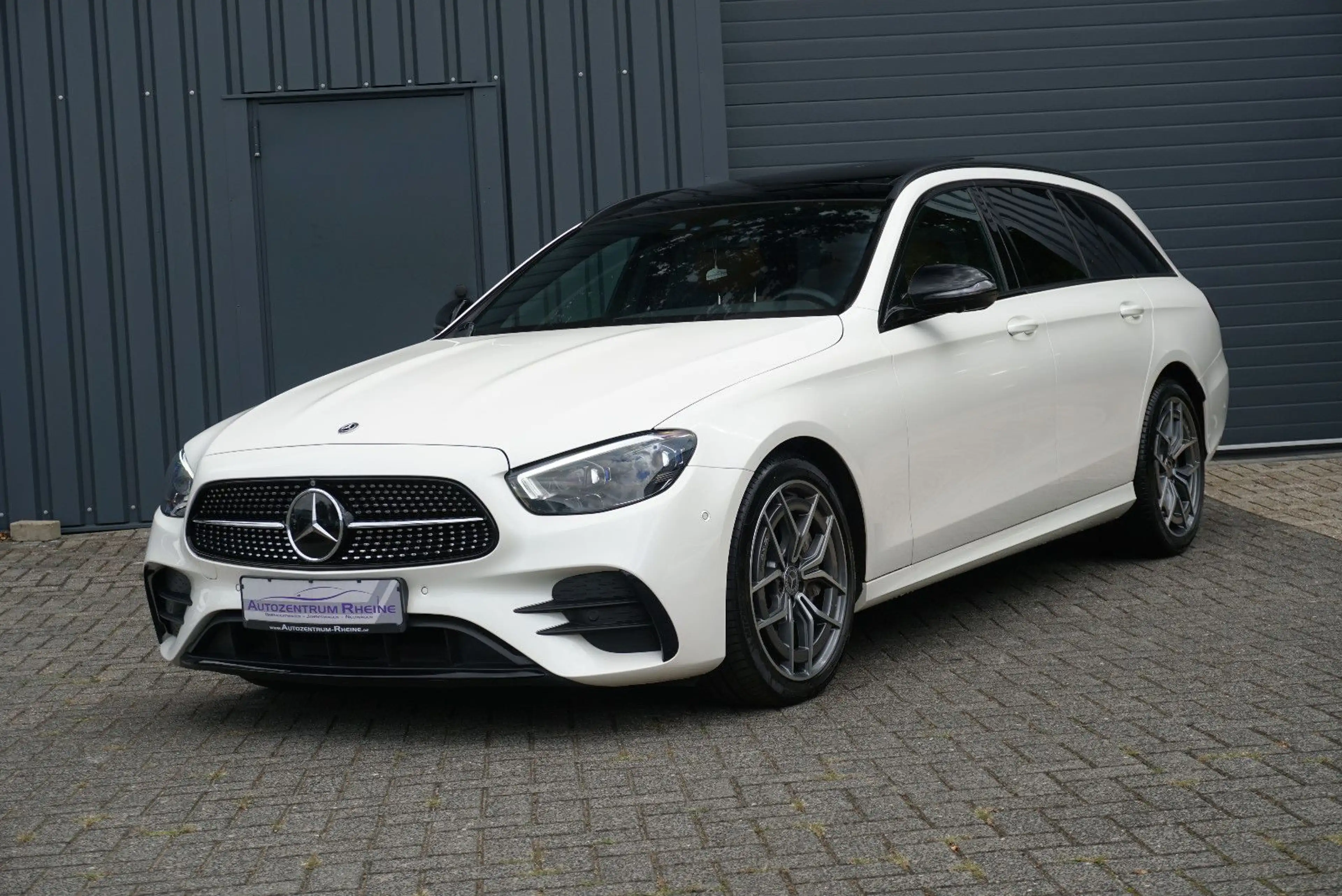 Mercedes-Benz E 450 T 4Matic AMG Night PANO ACC Multibeam 360° — photo 3