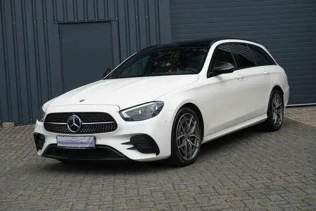 Mercedes-Benz E-Class view 3