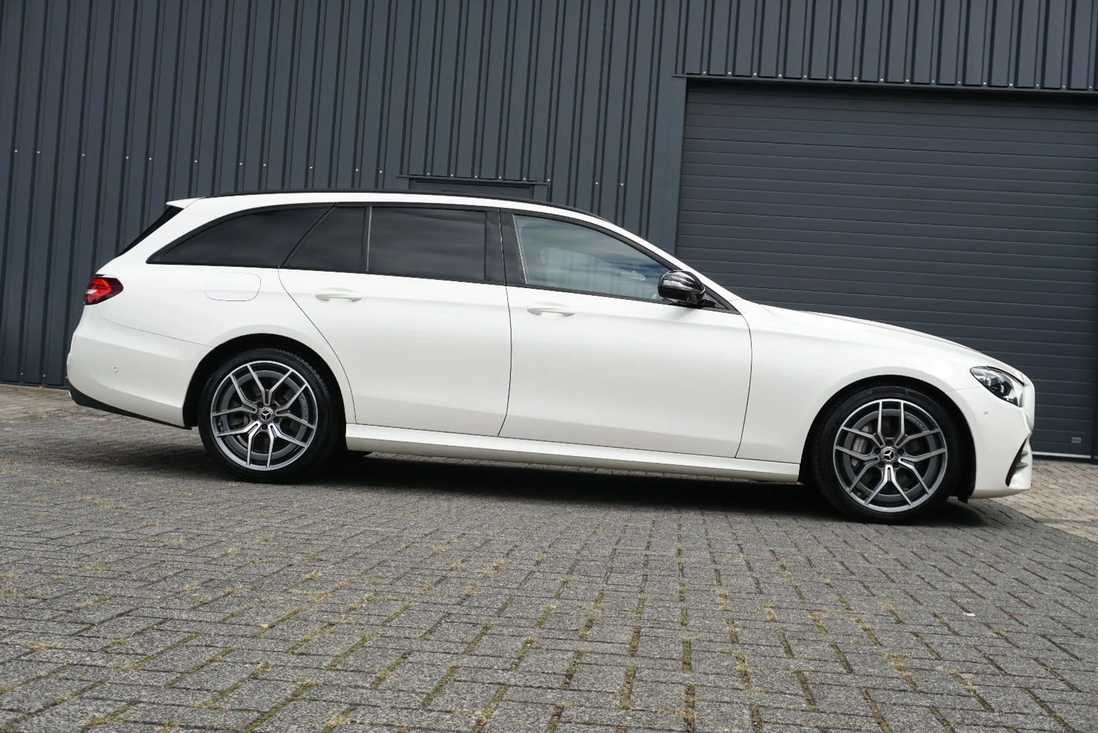 Mercedes-Benz E 450 T 4Matic AMG Night PANO ACC Multibeam 360° — photo 8
