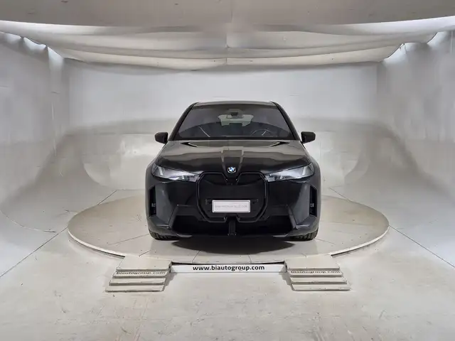BMW iX view 3