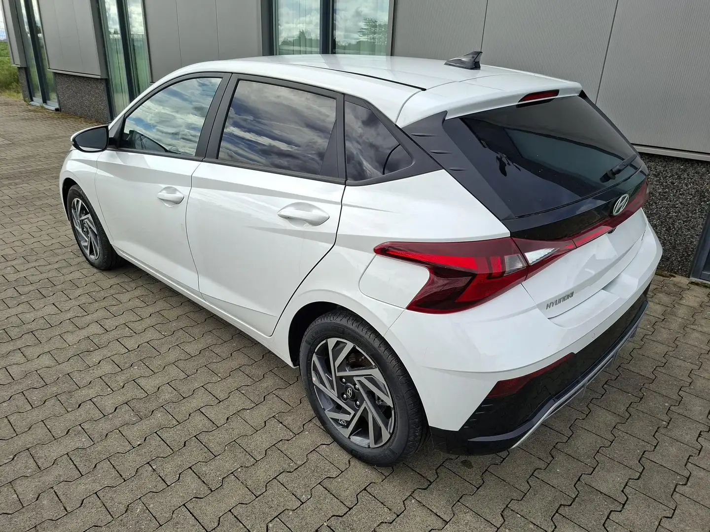 Hyundai i20 Family 1.0 T-GDI 90PS, NAVI 10,25", Sonderfarbe... Weiß - 2