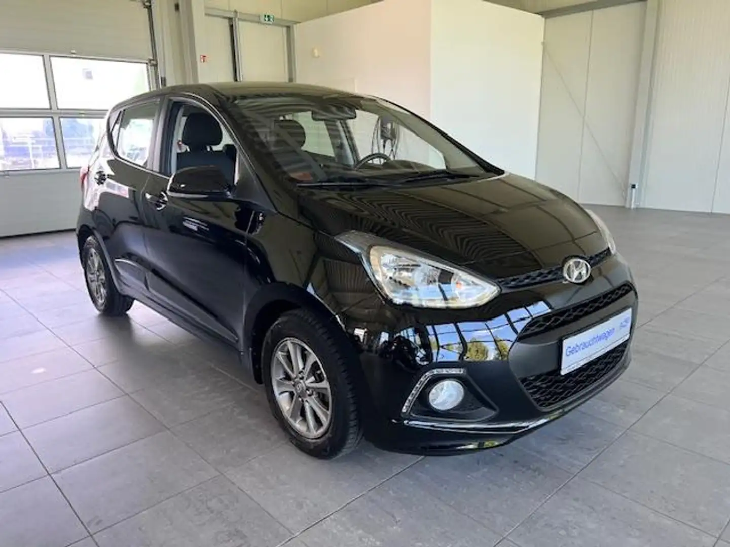 Hyundai i10 1.2 A/T Premium.Klimaaut.PDC.Shz.LM-Allwetter Schwarz - 1