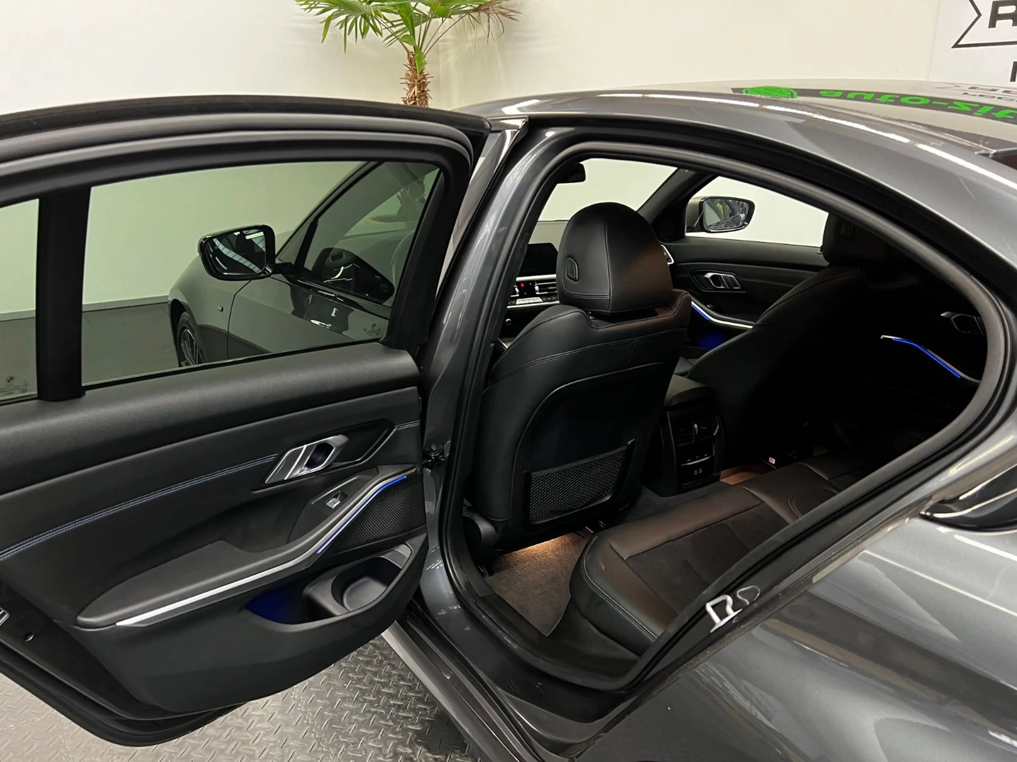 BMW M3 xDrive*ALCANTARA*ACC*LED*HUD*STANDHEIZUNG* — photo 15