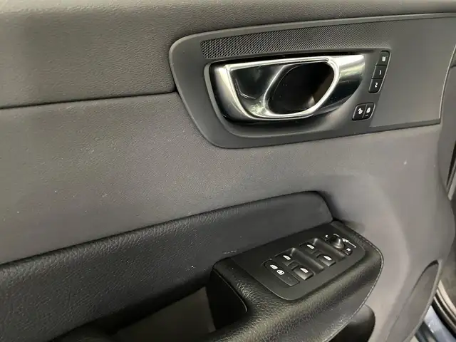 Volvo XC60 view 13