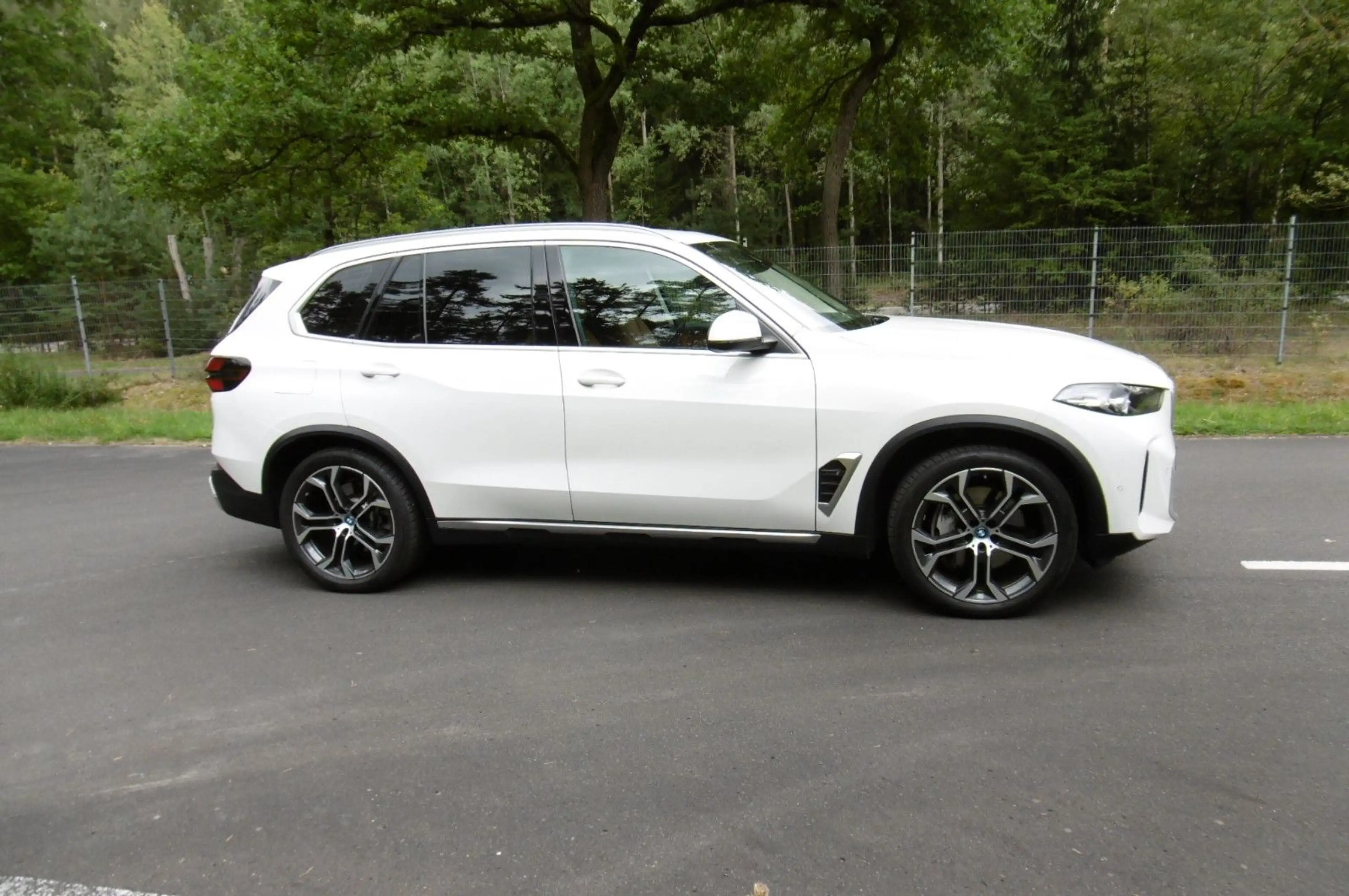 BMW X5 50 e xDrive — photo 3