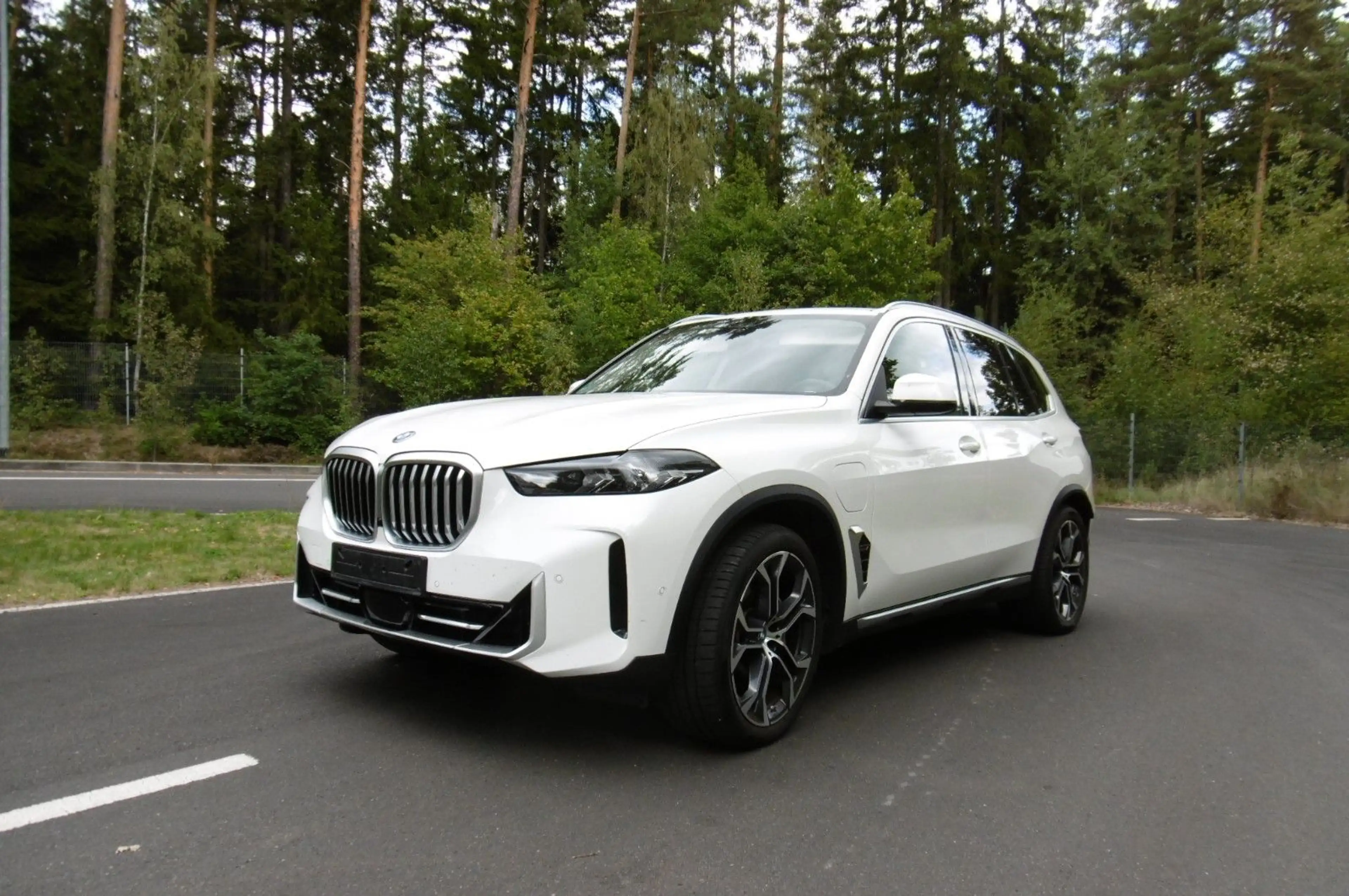 BMW X5 50 e xDrive — photo 2