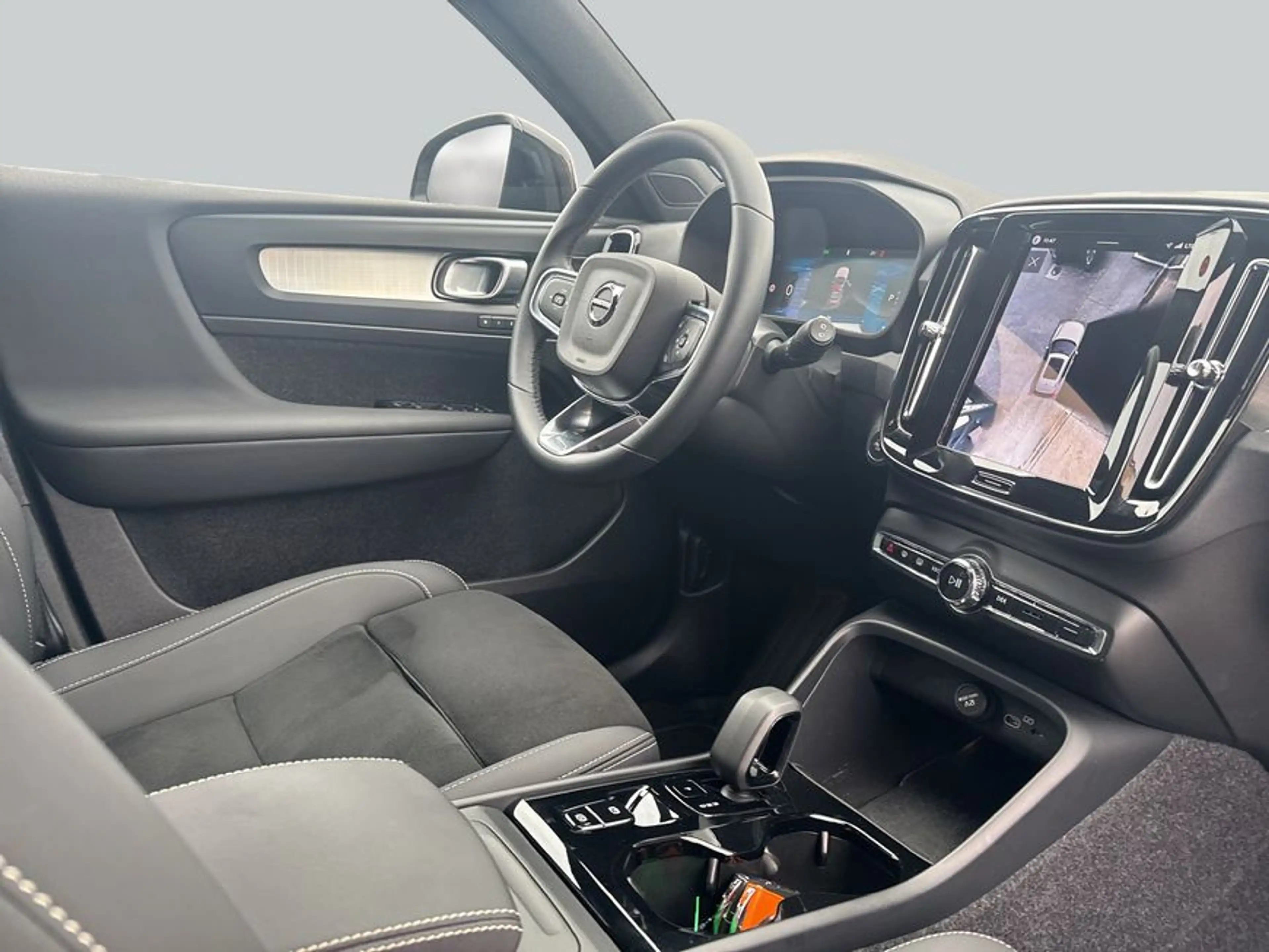 Volvo XC40 XC40 B3 B DKG Plus Black Edition — photo 15