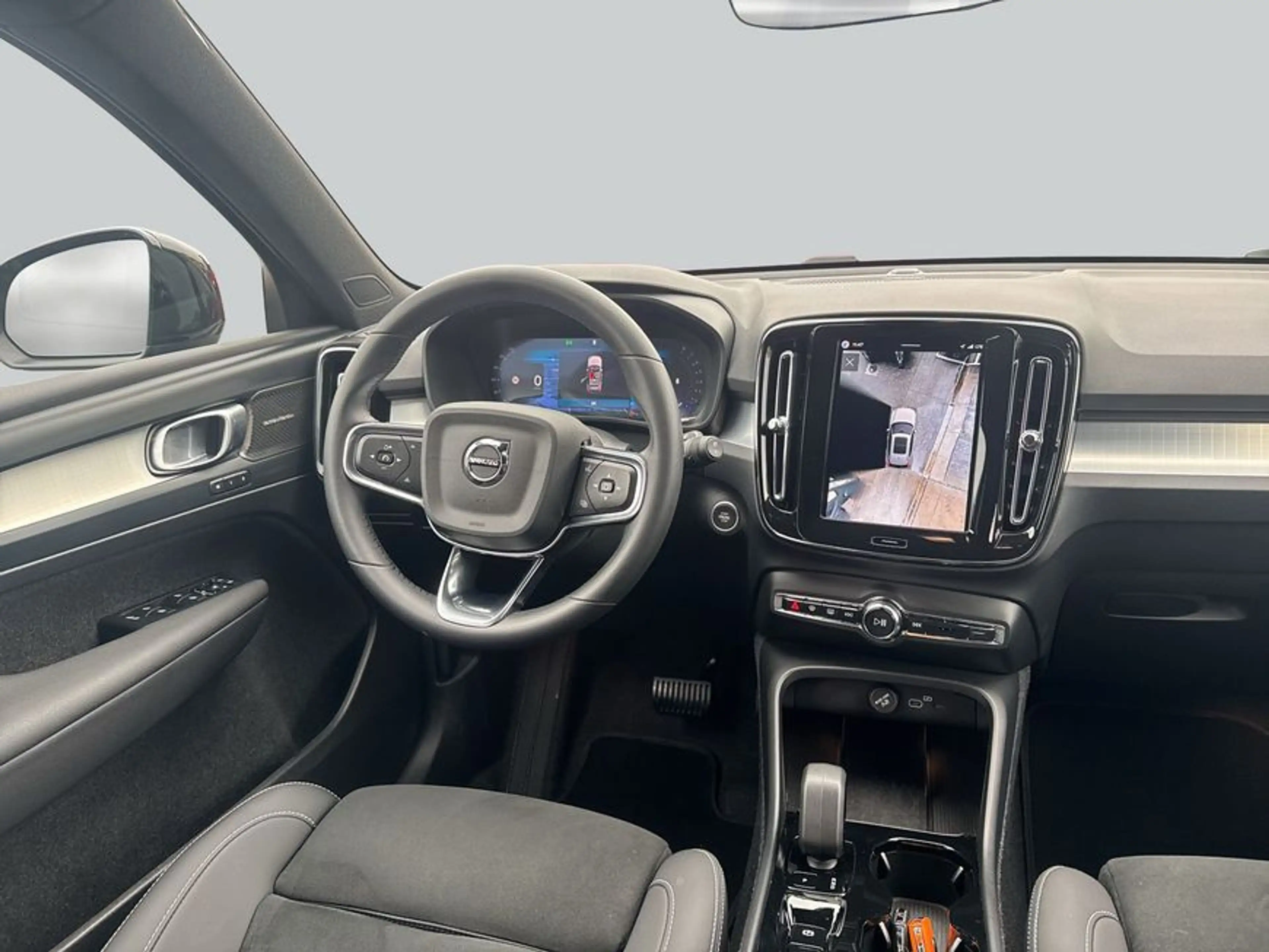 Volvo XC40 XC40 B3 B DKG Plus Black Edition — photo 14