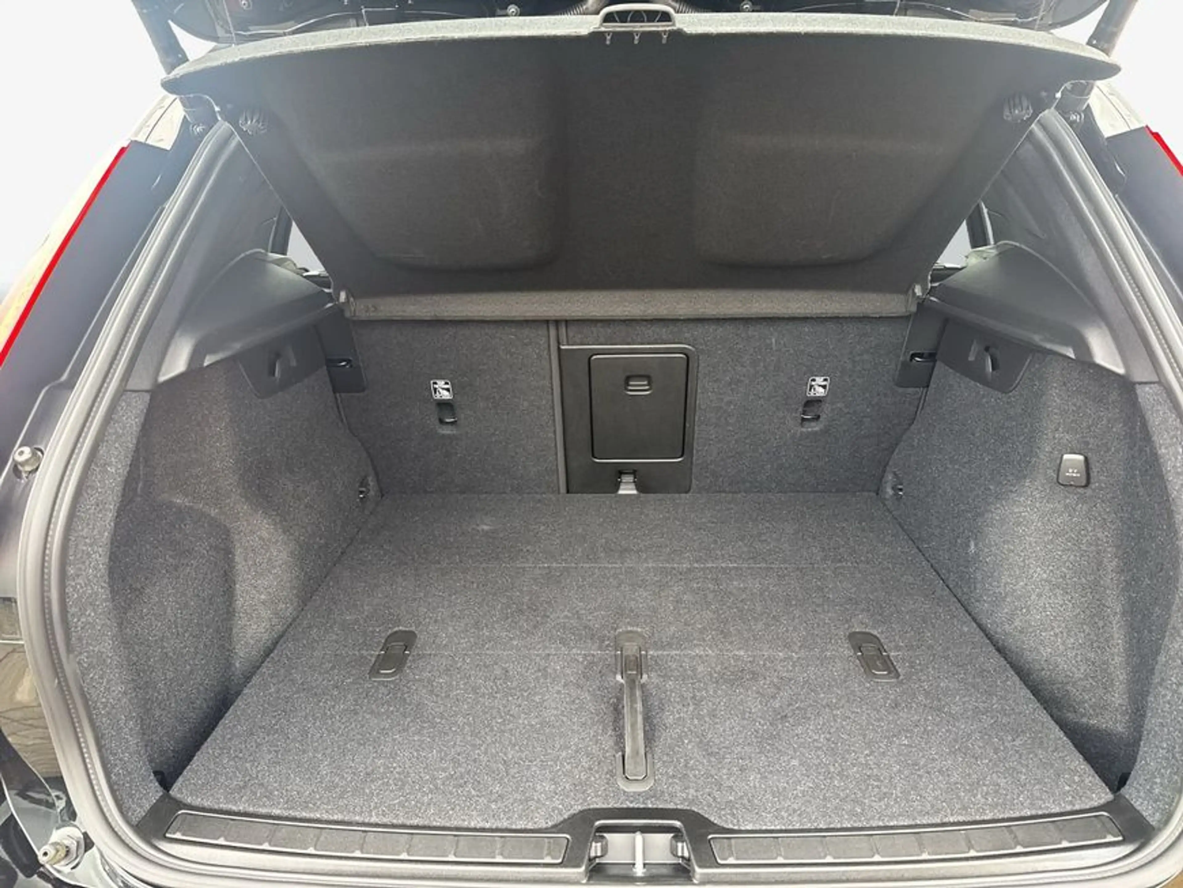 Volvo XC40 XC40 B3 B DKG Plus Black Edition — photo 8
