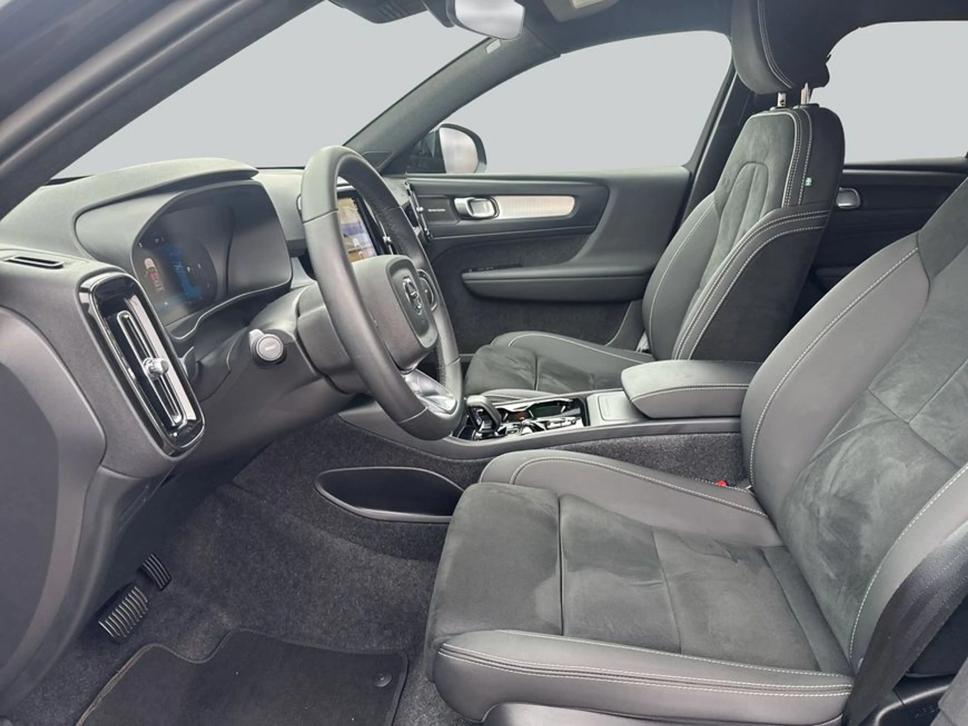 Volvo XC40 XC40 B3 B DKG Plus Black Edition — photo 9