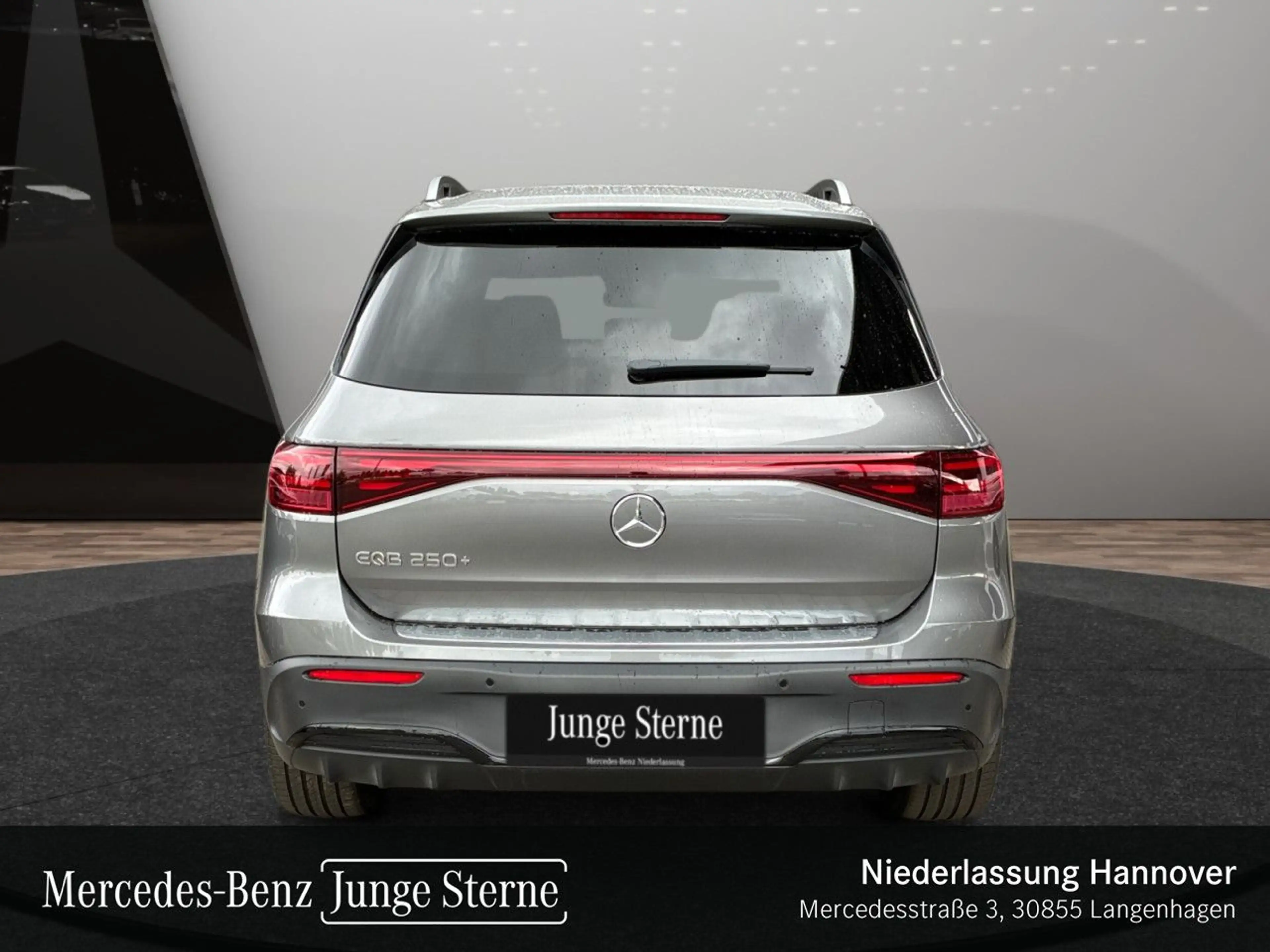 Mercedes-Benz EQB 250 AMG+NIGHT+PLUS-PAKET+AHK+PANO+360+MEMORY — photo 9