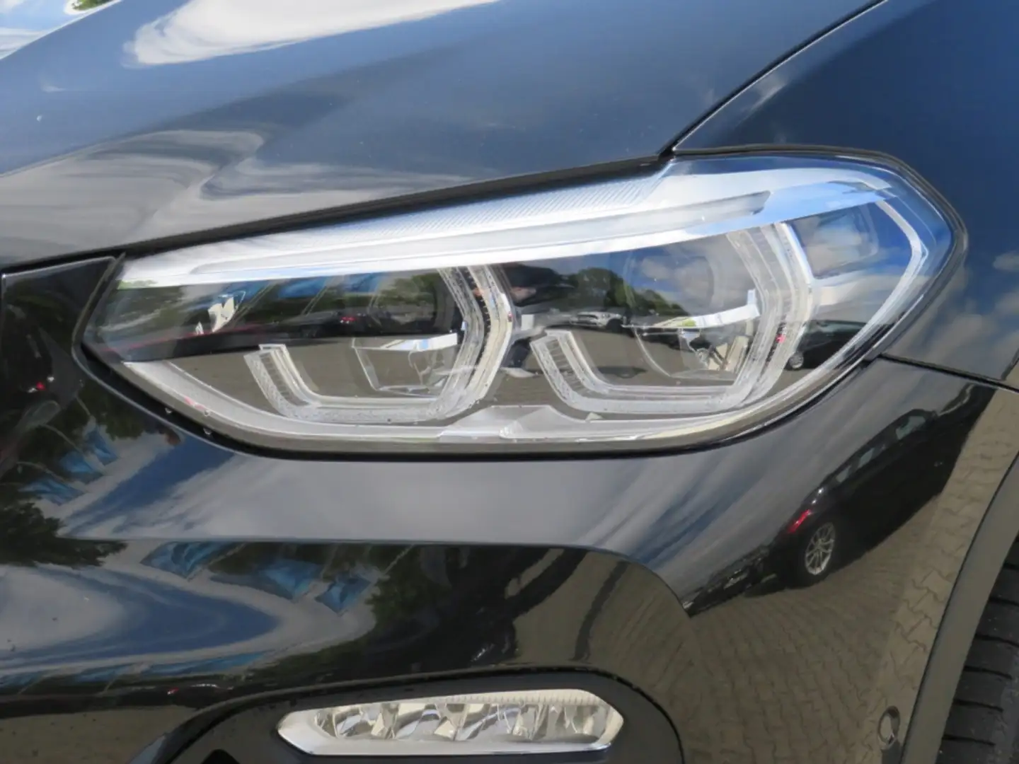 BMW X3 xDrive30i xLine Park-Assistent AHK-klappbar Navi M Schwarz - 2