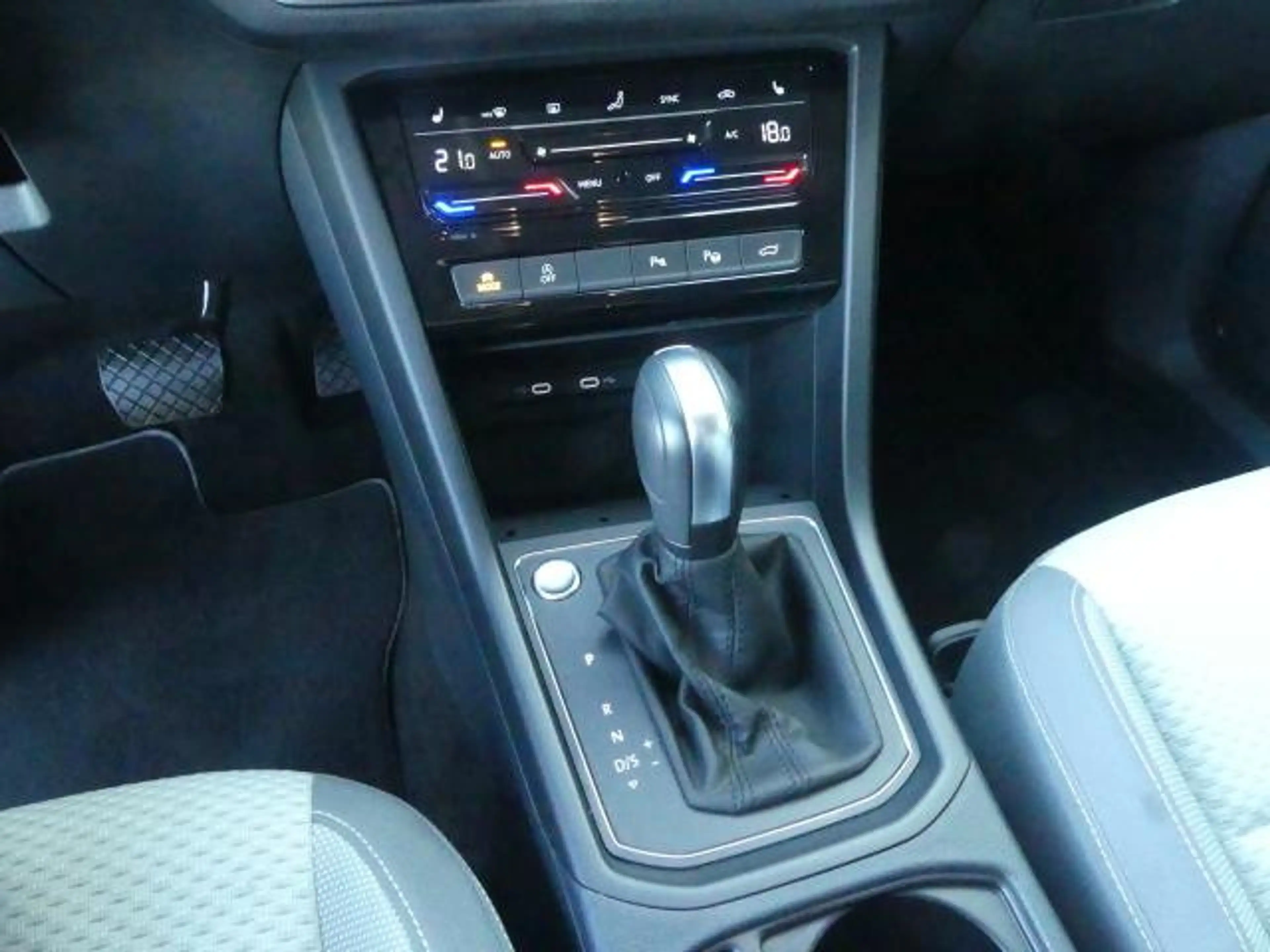 Volkswagen Touran Comfort 1.5I ACC°AHK°Winterpk.-int.Kisitz — photo 15