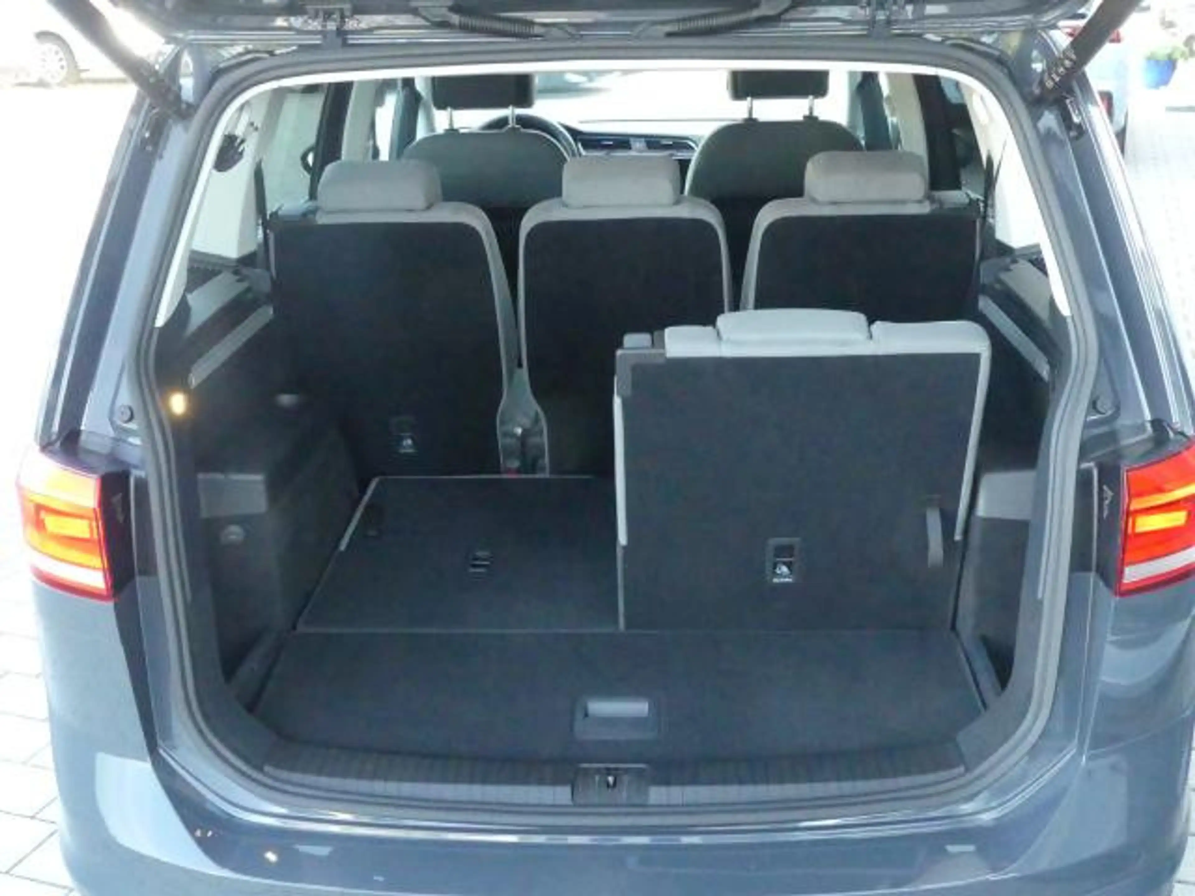 Volkswagen Touran Comfort 1.5I ACC°AHK°Winterpk.-int.Kisitz — photo 8