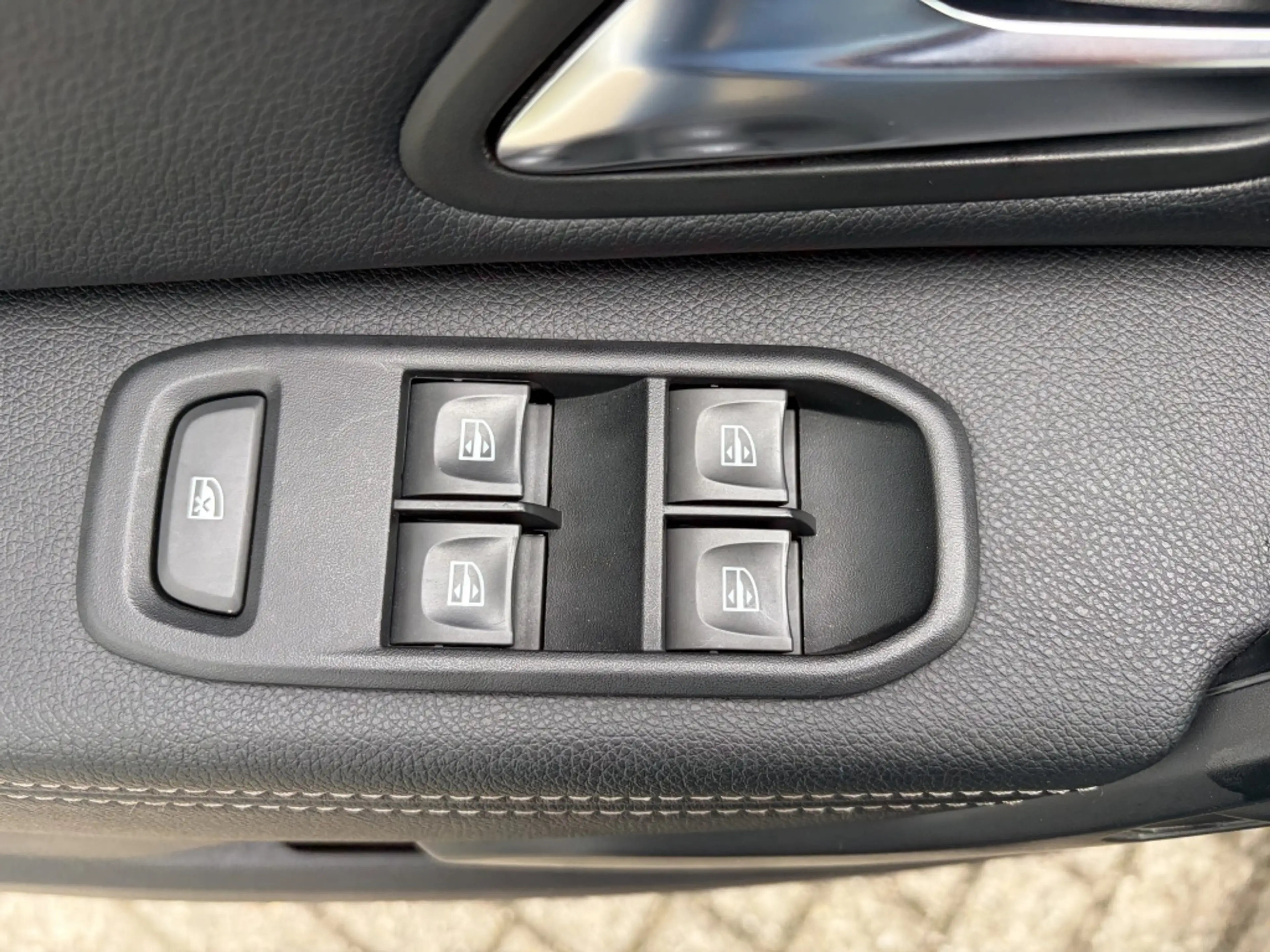 Dacia Duster 1.2 TCe Comfort — photo 15
