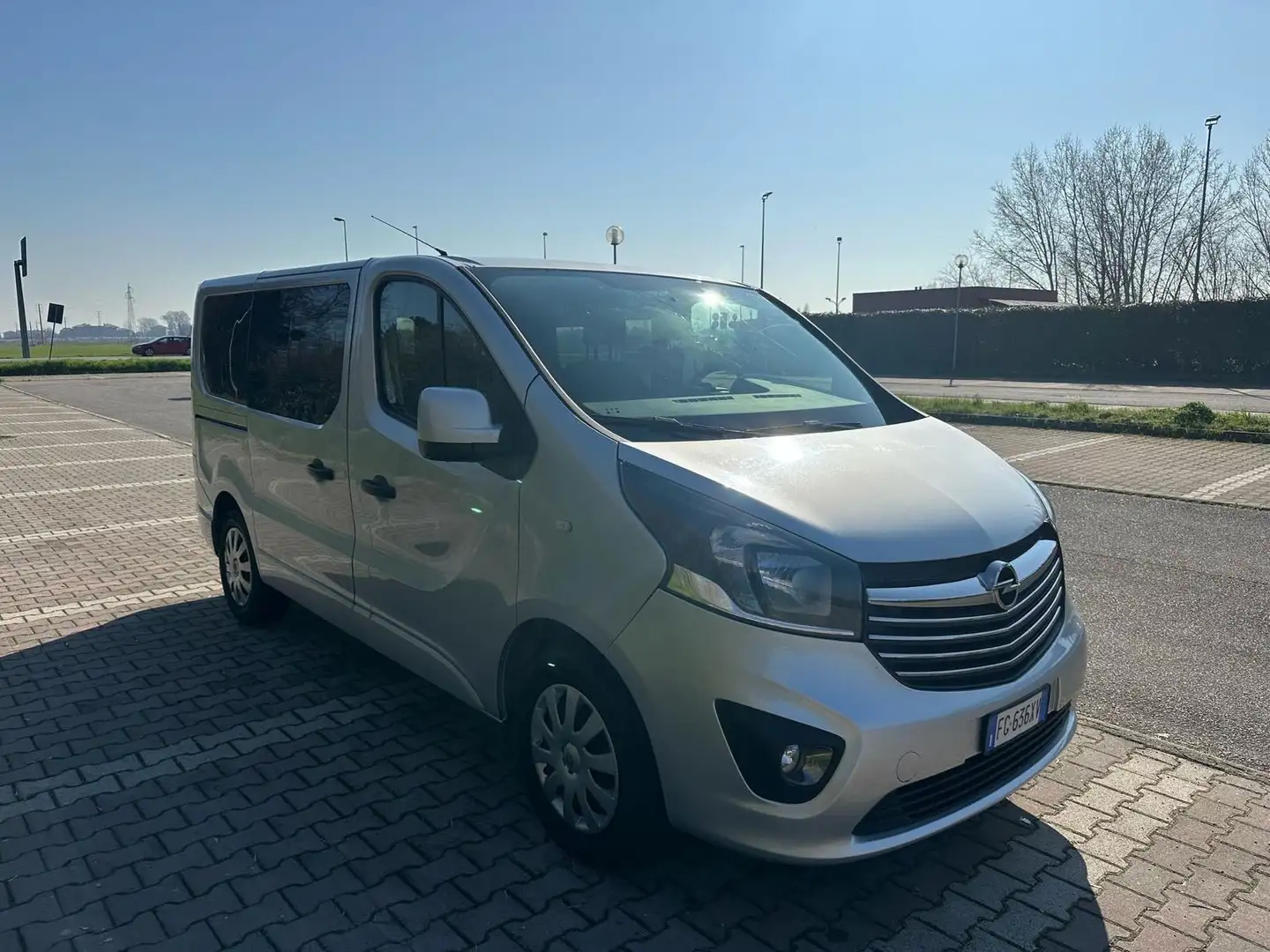 Opel Vivaro Argent - 1