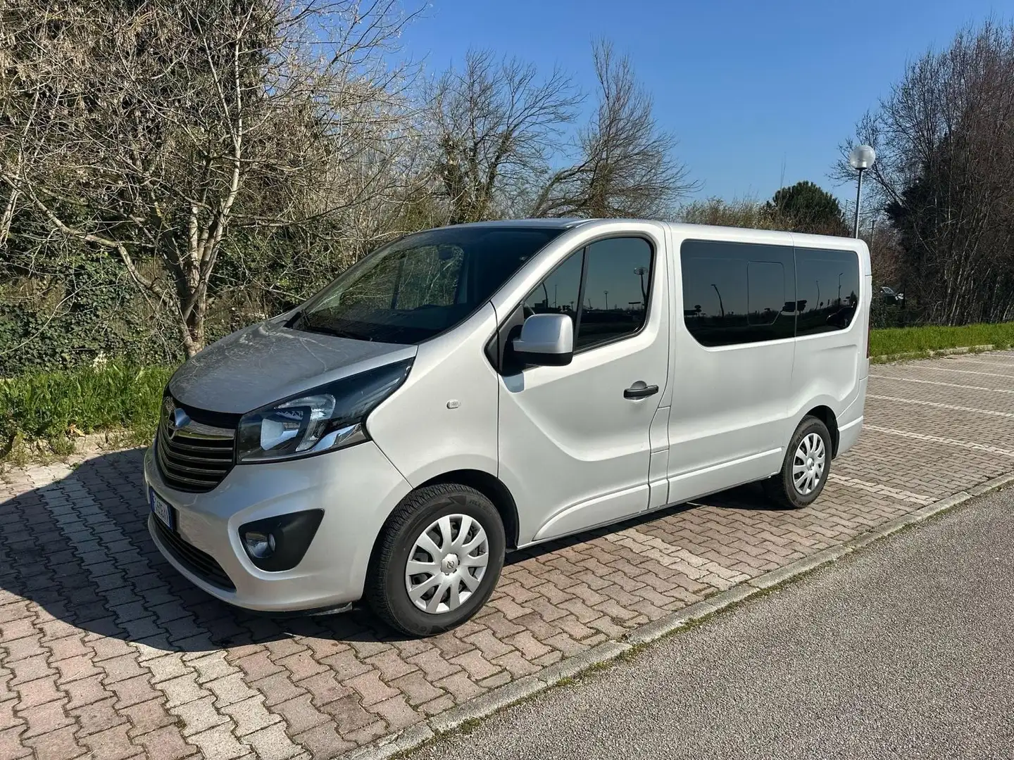 Opel Vivaro Argent - 2