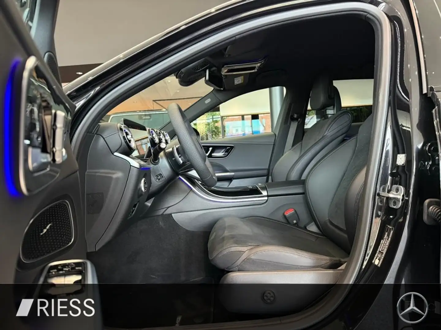 Mercedes-Benz C 180 T AMG+AHK+DIGITAL LIGHT+MEM+TOTWKL+360°+ Schwarz - 2