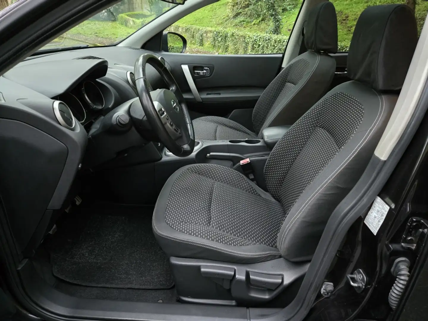 Nissan Qashqai Q+2 1.5dCi Tekna Sport 4x2 17´´ Violett - 2