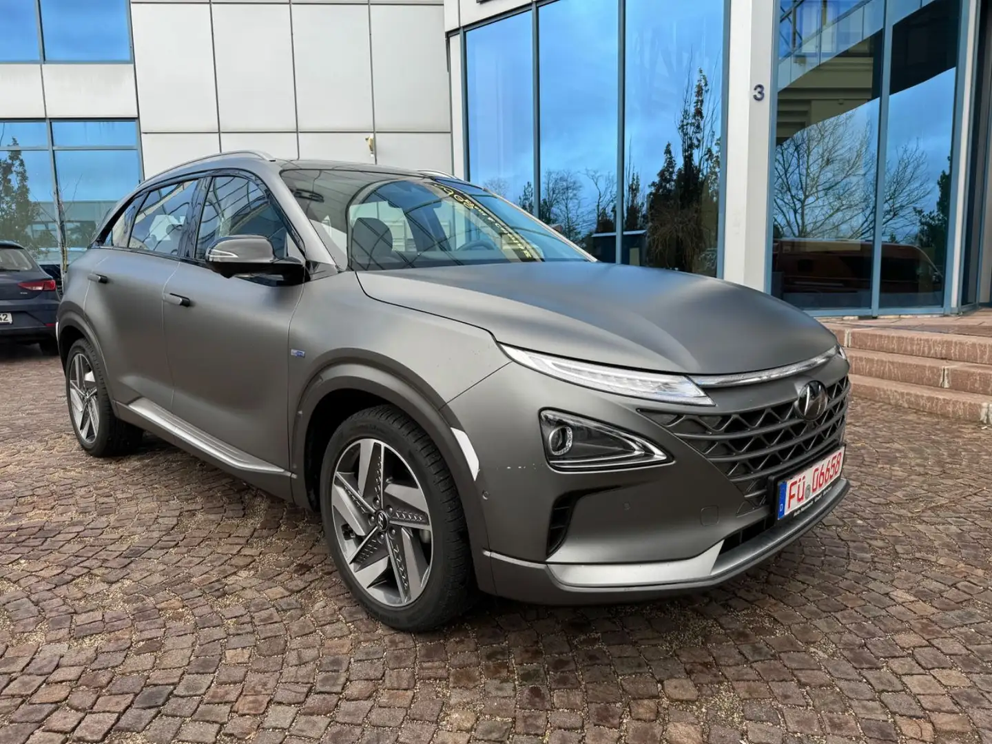 Hyundai NEXO Premium 120 KW Elektro/Hydrogen/Wasserstoff Grau - 1