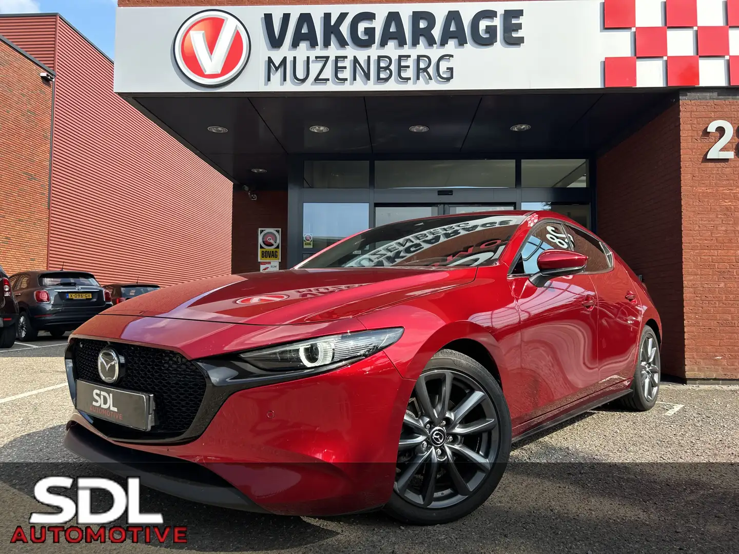 Mazda 3 2.0 e-SkyActiv-G M Hybrid 122 Luxury // FULL LED / Rood - 1