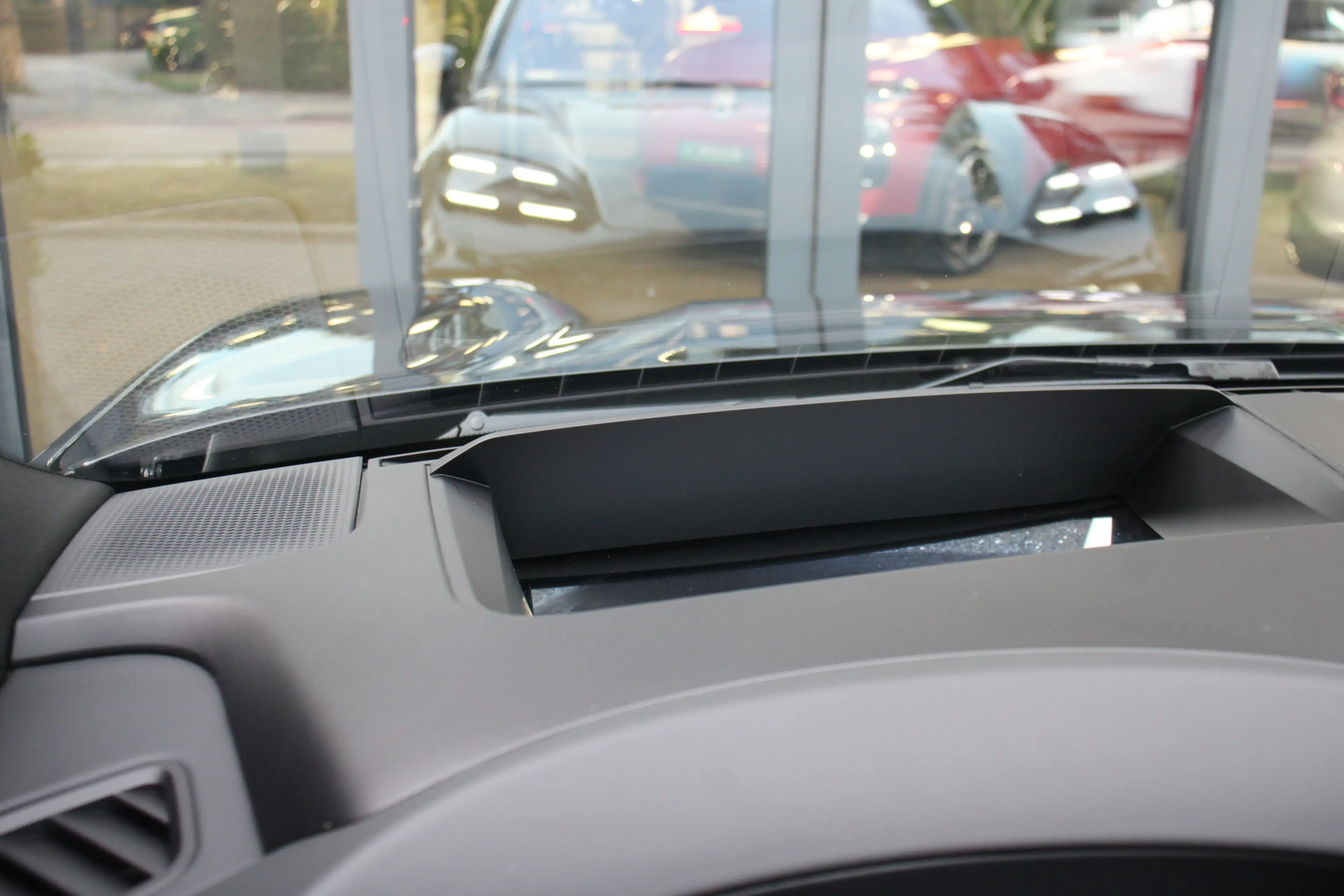 Porsche Macan 4 Luchtvering/Matrix/OffroadP./BijrijdersDisplay/S — photo 18