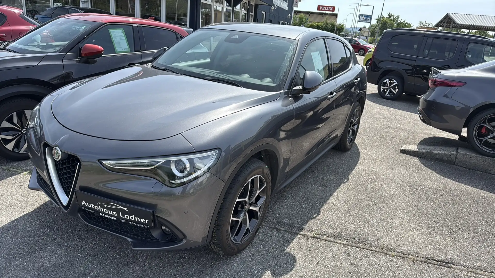 Alfa Romeo Stelvio Super 2,2 ATX AWD Grau - 2