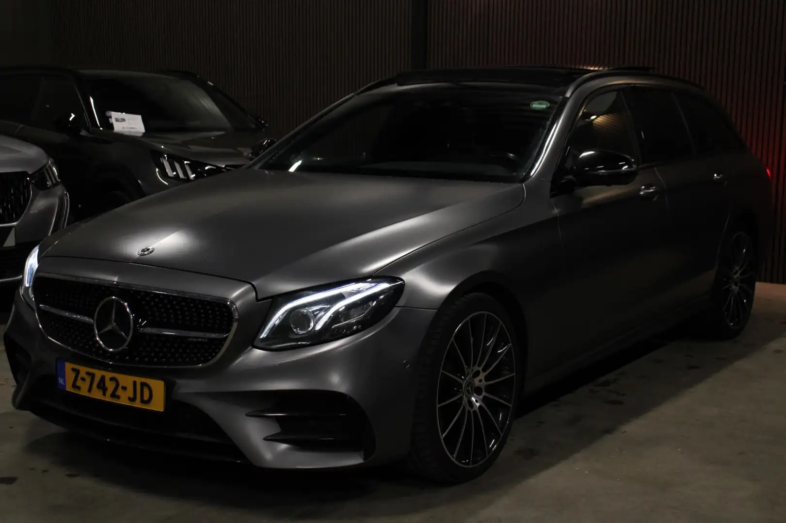 Mercedes-Benz E 43 AMG 4Matic Premium + Pano Burmester Massage DTR Luchtv Gris - 2
