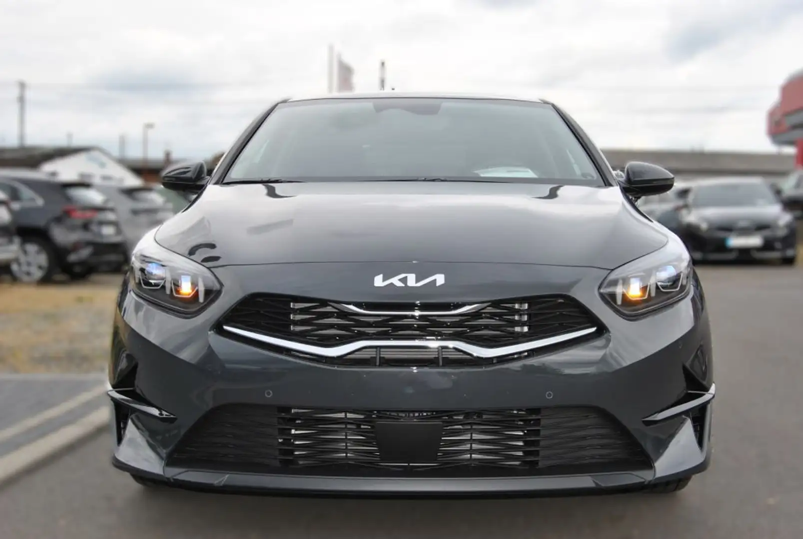 Kia Ceed / cee'd 1.5 T-GDI 48V DCT7 Ultimate Edition Grau - 2