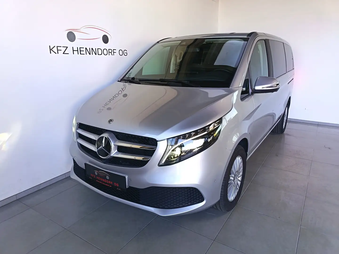 Mercedes-Benz V 220 V 220 4MATIC lang Aut. Grau - 1