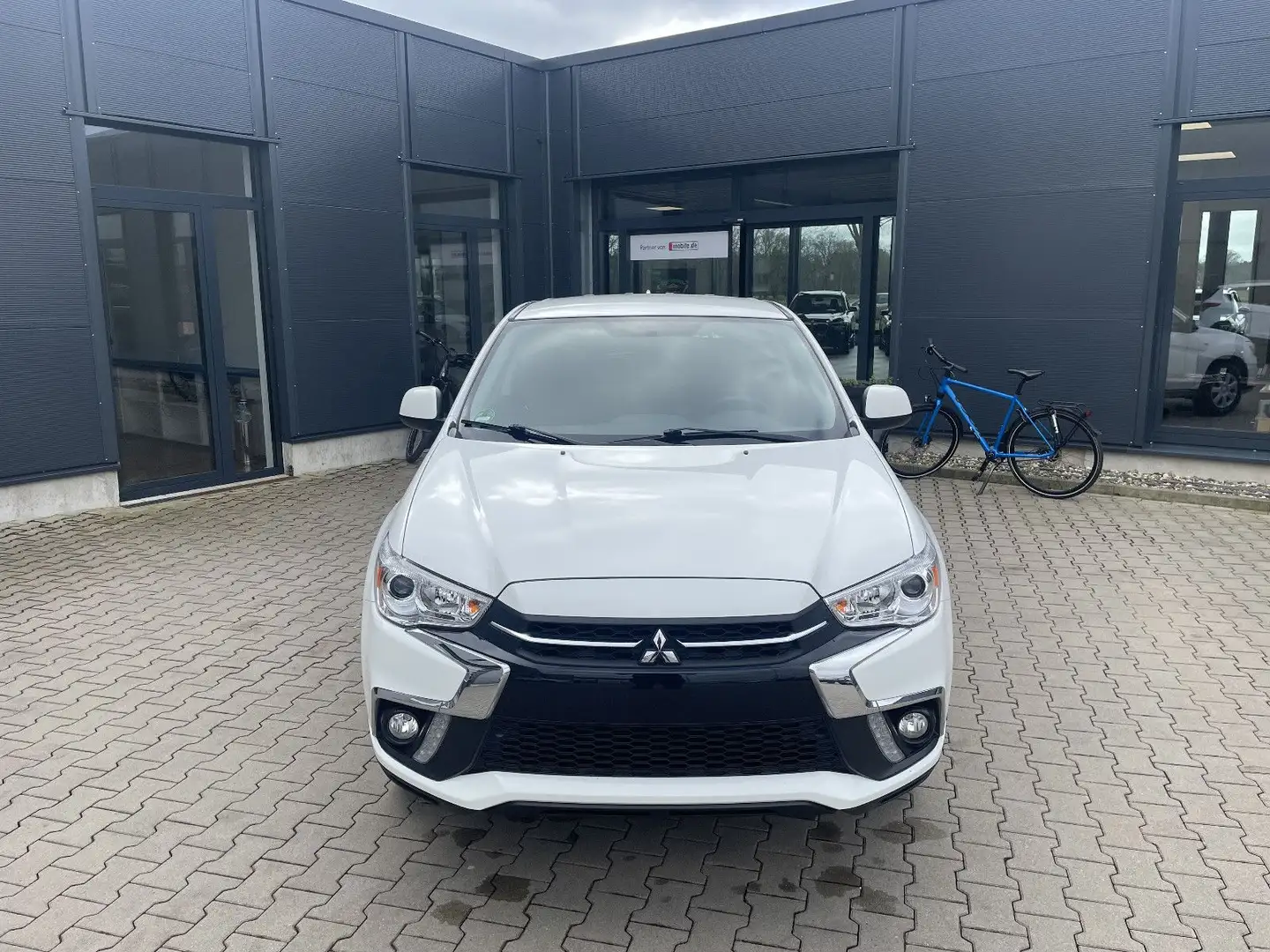 Mitsubishi ASX Basis 2WD Klimaaut./AHK/Ganzj.reifen Wit - 2