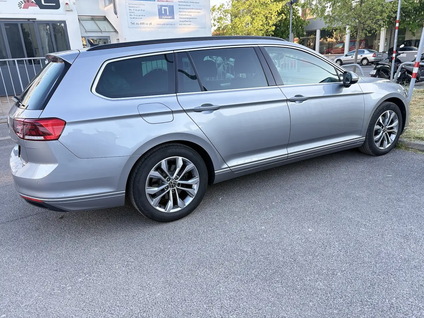 Volkswagen Passat Variant Business 2.0 TDI SCR DSG*LED*NAVI Grau - 2