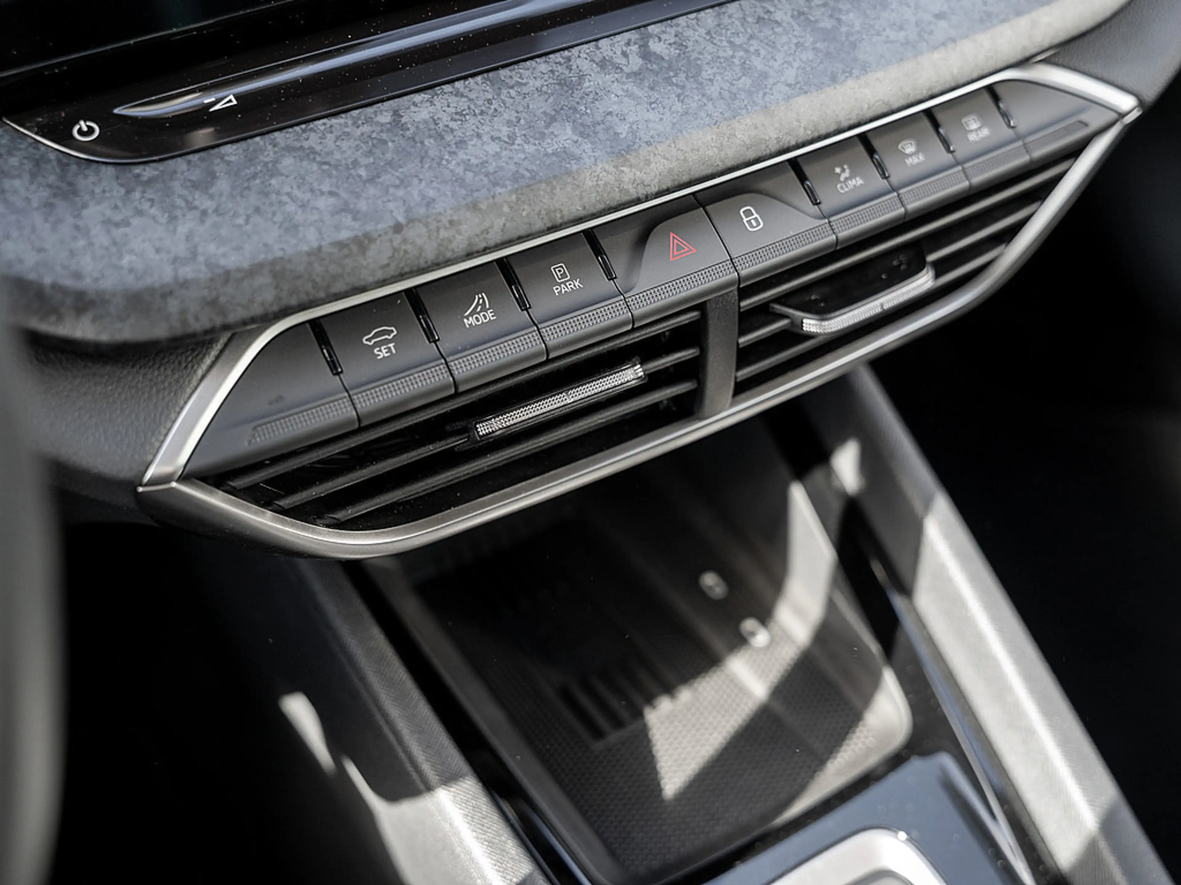Skoda Octavia 2.0 TDI Selection AHK 360° PANO KAM — photo 8