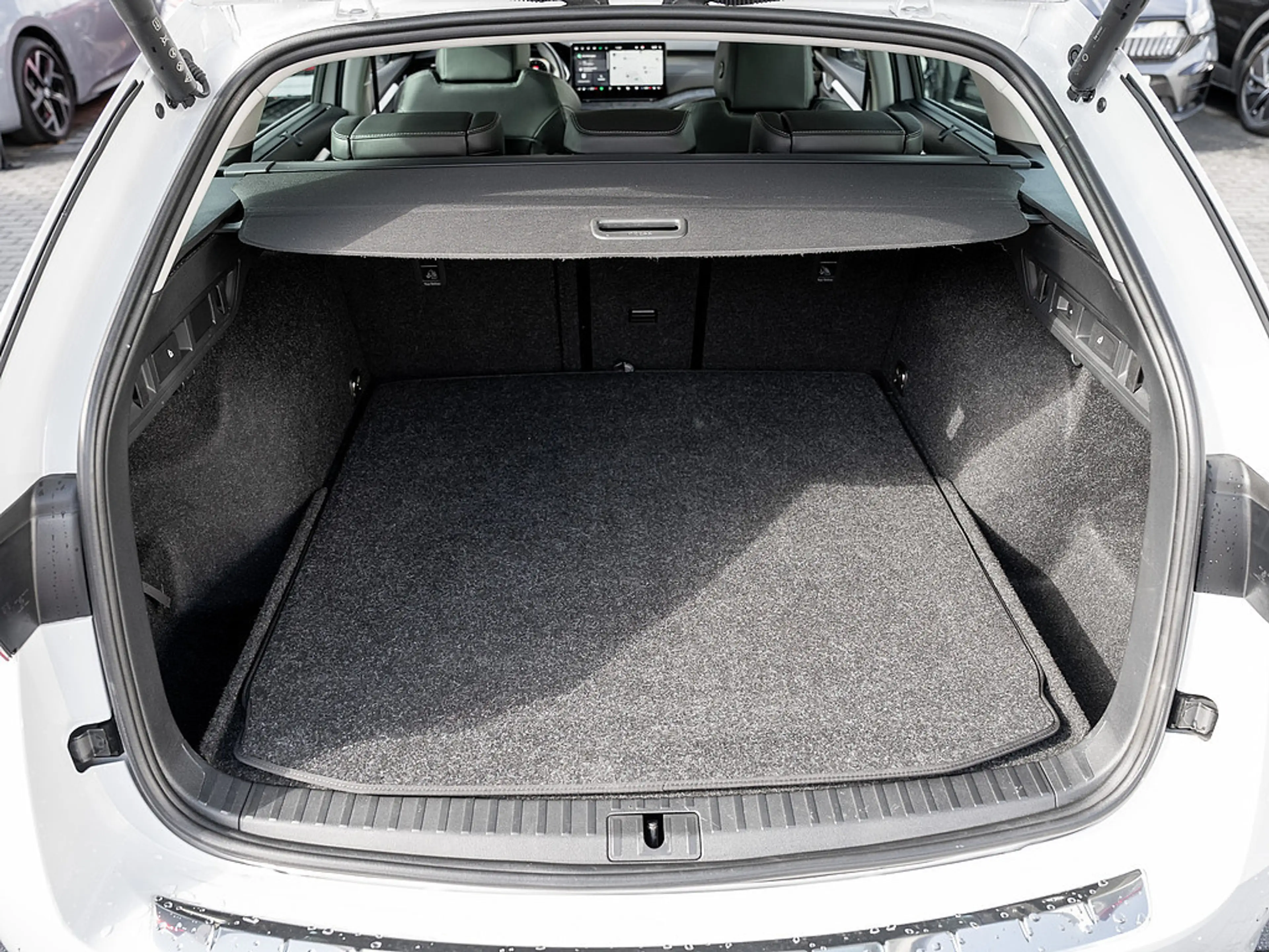 Skoda Octavia 2.0 TDI Selection AHK 360° PANO KAM — photo 15
