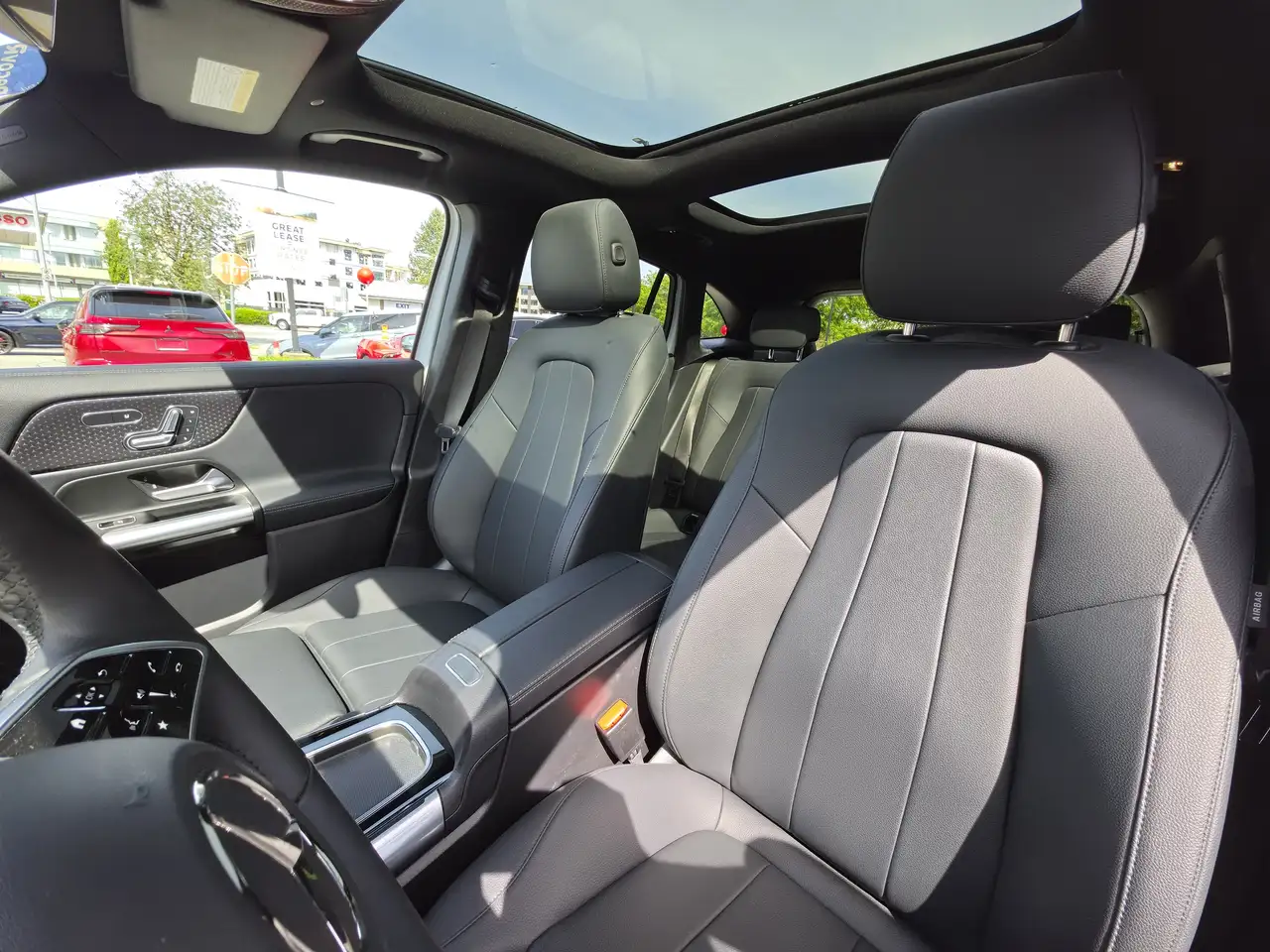 Mercedes-Benz GLA снимка Mercedes-Benz GLA