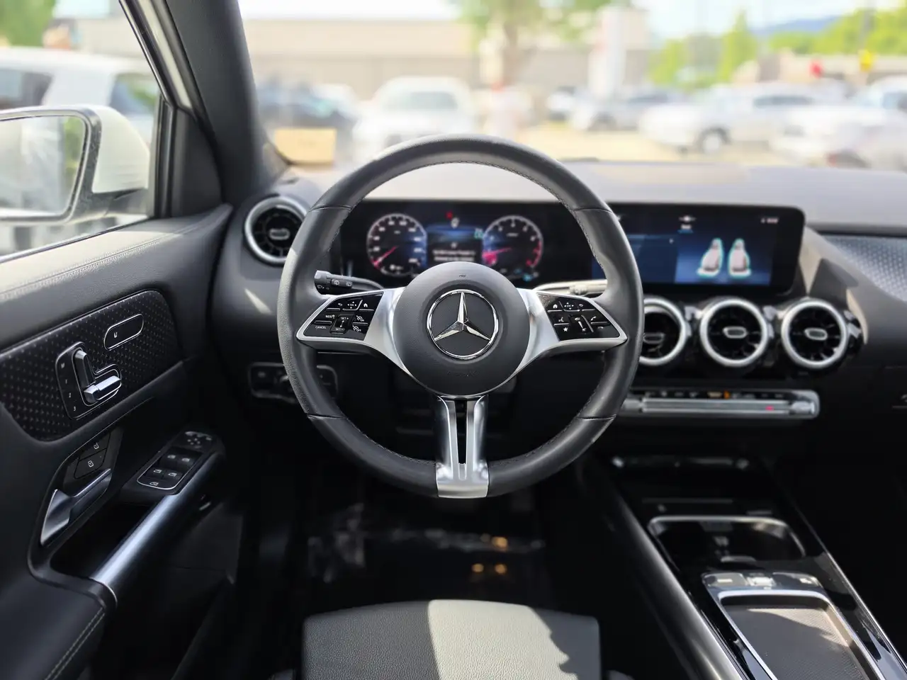 Mercedes-Benz GLA снимка Mercedes-Benz GLA