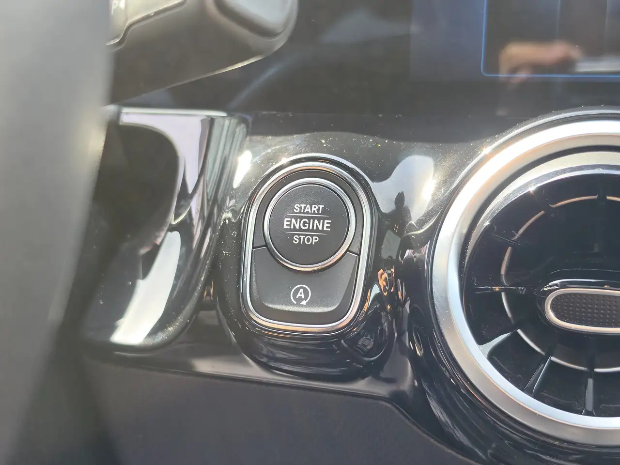 Mercedes-Benz GLA снимка Mercedes-Benz GLA