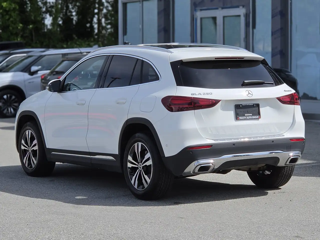Mercedes-Benz GLA снимка Mercedes-Benz GLA