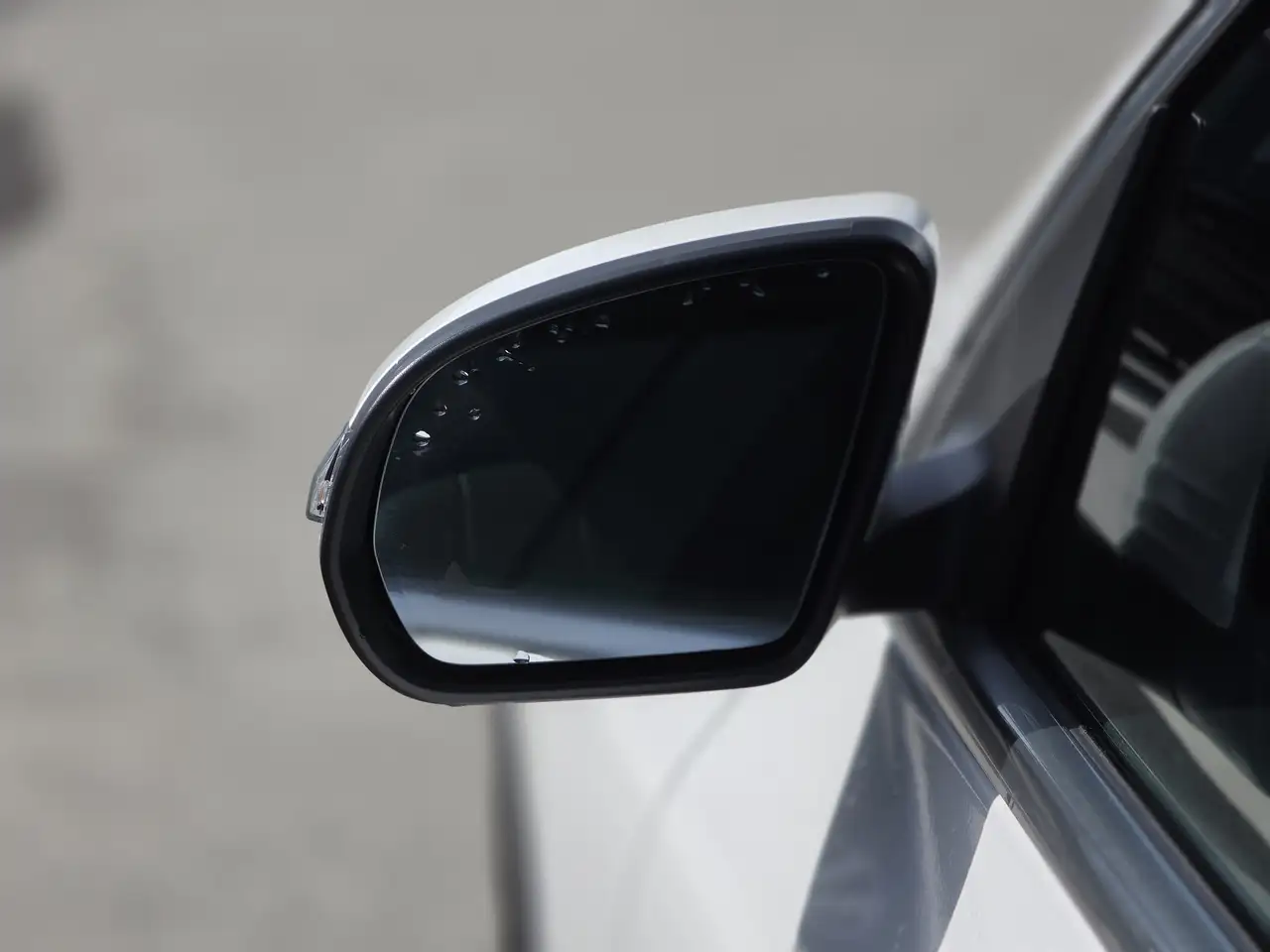 Mercedes-Benz GLA снимка Mercedes-Benz GLA