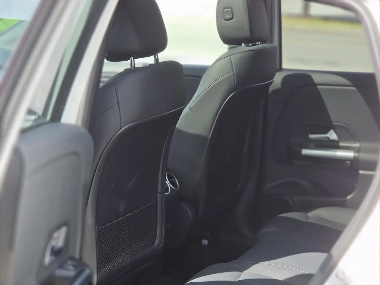 Mercedes-Benz GLA снимка Mercedes-Benz GLA